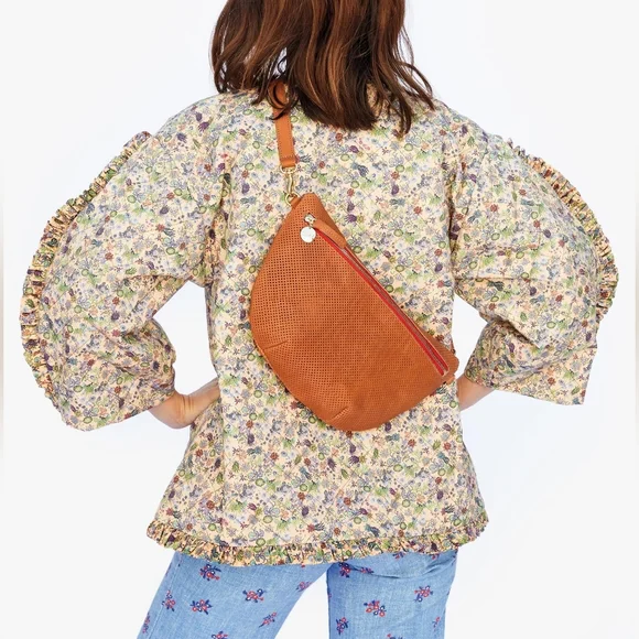 CLARE V GRANDE FANNY BAG CUOIO TAN PERF PERFORATED LEATHER - Picture 3 of 10